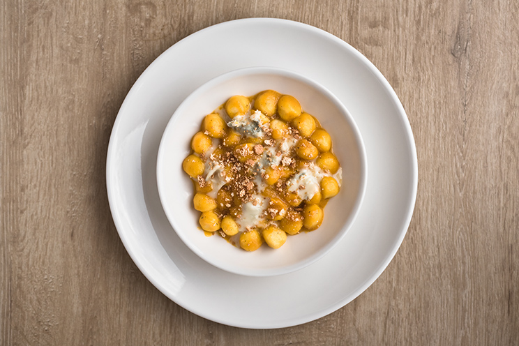 # ulisse albiati food photographer: Po Valley kitchen specialty: potato gnocchi with Gorgonzola cheese full of aroma as first course. Le Pavoniere restaurant in Florence, Tuscany.