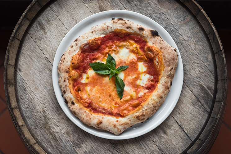 # ulisse albiati food photographer: a classic pizza margherita with pomarola, mozzarella and fresh basil as single course. Le Pavoniere restaurant in Florence, Tuscany.